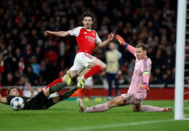 Declan Rice of Arsenal has a shot stopped by Bayern Munich goalkeeper Manuel Neuer Arsneal v Bayern Munich Munic, Football, UEFA Champions League, Emirates Stadium, Islington, London, UK - 26 11 2025 Editorial use only  Copyright: xMattxImpey Shutterstockx 15944435b