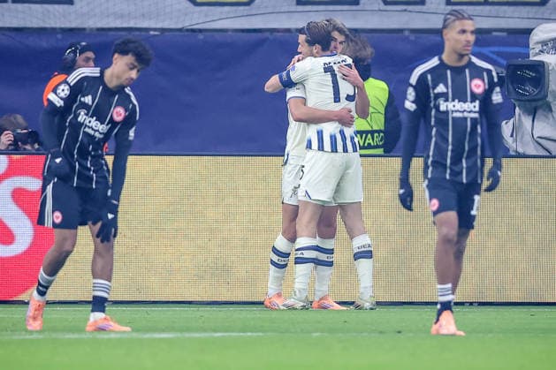 26 11 2025, Football, UEFA Champions League, Eintracht Frankfurt Atalanta Bergamo, Deutsche Bank Park Frankfurt am Main , Matchday 5, Season 2025 2026 Goal celebration after the goal to 3 0 by scorer Charles De Ketelaere Atalanta Bergamo 17 Regulations prohibit any use of photographs as image sequences and or quasi video Hessen Germany