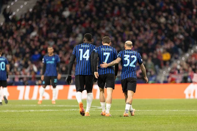 Ange-Yoan Bonny, Piotr Zielinski and Federico Dimarco seen celebrating after scoring goal during Champions League league phase game between Atletico de Madrid and Internazionale Milano (Maciej Rogowski Ball Raw Images) Madrid Riyadh Air Metropolitano Spain Copyright: xMaciejxRogowskix maciejrogowski_atletico_inter_2526-13