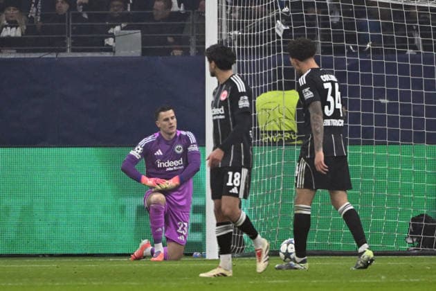 26 11 2025, xpsx, Football UEFA Champions League, Eintracht Frankfurt Atalanta Bergamo v l Michael Zetterer Eintracht Frankfurt Mahmoud Dahoud Eintracht Frankfurt Nnamdi Collins Eintracht Frankfurt Disappointed, sad, frustrated DFLB DFB REGULATIONS PROHIBIT ANY USE OF PHOTOGRAPHS as IMAGE SEQUENCES and or QUASI VIDEO Frankfurt am Main