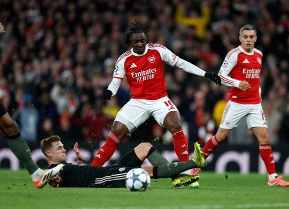 Eberechi Eze of Arsenal challenged by Joshua Kimmich of Bayern Munich Arsneal v Bayern Munich Munic, Football, UEFA Champions League, Emirates Stadium, Islington, London, UK - 26 11 2025 Editorial use only  Copyright: xMattxImpey Shutterstockx 15944435c