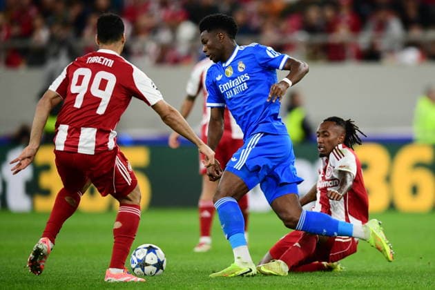 November 26, 2025, Piraeus, Piraeus, Greece: Aurelien Tchouameni of Real Madrid CF and Gelson Martins of Olympiacos in action during the UEFA Champions League 2025 26 League Phase MD5 match between Olympiacos FC and Real Madrid C.F. at Stadio Georgios Karaiskakis on November 26, 2025 in Piraeus, Greece. Piraeus Greece - ZUMAa181 20251126_zaa_a181_321 Copyright: xEurokinissix