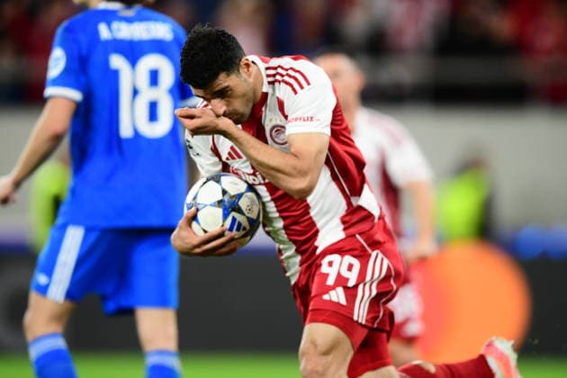 November 26, 2025, Piraeus, Piraeus, Greece: Mehdi Taremi of Olympiacos celebrates a goal during the UEFA Champions League 2025 26 League Phase MD5 match between Olympiacos FC and Real Madrid C.F. at Stadio Georgios Karaiskakis on November 26, 2025 in Piraeus, Greece. Piraeus Greece - ZUMAa181 20251126_zaa_a181_324 Copyright: xEurokinissix