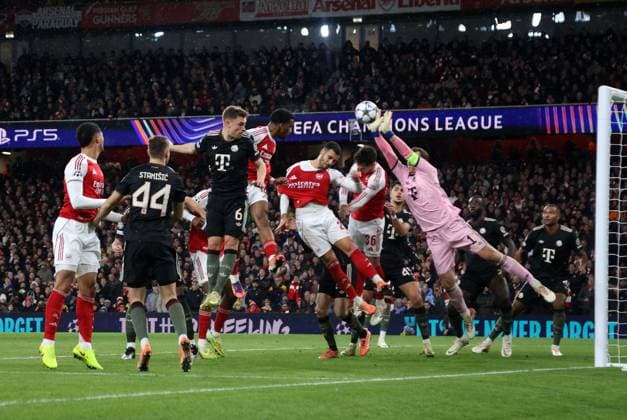 Jurrien Timber heads Arsenal into a 1-0 lead with the opening goal Arsneal v Bayern Munich Munic, Football, UEFA Champions League, Emirates Stadium, Islington, London, UK - 26 11 2025 Editorial use only  Copyright: xMattxImpey Shutterstockx 15944435i