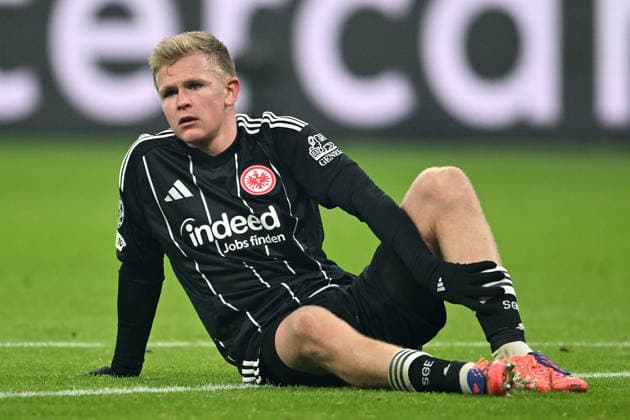 Soccer UEFA Champions League Matchday 5 Eintracht Frankfurt Atalanta Bergamo on 26 11 2025 at Deutsche Bank Park in Frankfurt Jonathan Burkardt Frankfurt has to be substituted due to injury xJKx
