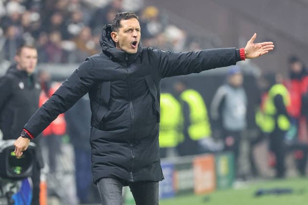 UEFA Champions League Eintracht Frankfurt Atalanta Bergamo on 26 11 2025 at Deutsche Bank Park in Frankfurt Coach Dino Toppmöller Toppmoeller Toppmoller Frankfurt gives loud instructions MH