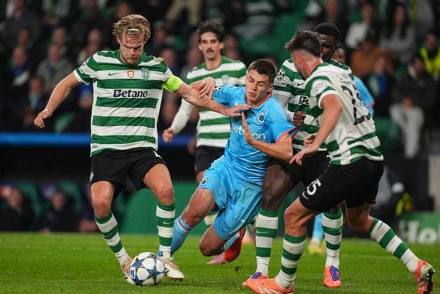 Sporting s Morten Hjulmand and Club s Nicolo Tresoldi fight for the ball during a soccer game between Portuguese Sporting Clube de Portugal and Belgian Club Brugge KV, on Wednesday 26 November 2025 in Lisboa, Portugal, on day five of the League phase of the UEFA Champions League tournament. JOMAxGARCIAxIxGISBERT  x144506596x