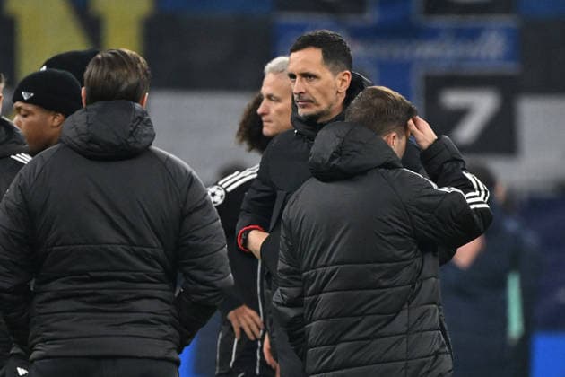 26 11 2025, xjhx, Football UEFA Champions League, Eintracht Frankfurt Atalanta Bergamo v l Coach Dino Toppmöller Toppmoeller Eintracht Frankfurt Disappointed, sad, frustrated DFL DFB REGULATIONS PROHIBIT ANY USE OF PHOTOGRAPHS as IMAGE SEQUENCES and or QUASI VIDEO Frankfurt am Main