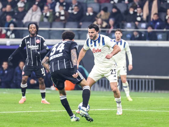 Sea Kolasinac Atalanta Bergamo, 23 a m ball in front of him Nnamdi Collins Eintracht Frankfurt,34 UEFA Champions League, Matchday 5 Eintracht Frankfurt Atalanta BC on 26 11 25 at Deutsche Bank Park, Frankfurt Frankfurt Deutsche Bank Park Frankfurt Germany Copyright: xAlfioxMarinox