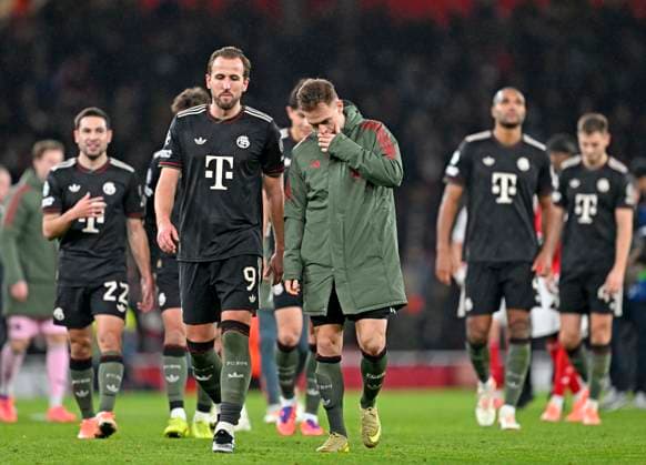 26 11 2025, Football UEFA Champions League 2025 2026 Preliminary Round 5 Matchday, FC Arsenal FC Bayern Munich, at Emirates Stadium London England v l Harry Kane FC Bayern Munich and Joshua Kimmich FC Bayern Munich are disappointed DFL and DFB regulations prohibit any use of photographs as image sequences and or quasi video