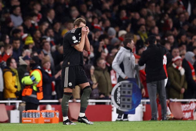Arsenal gegen Bayern München 26. November 2025, London UEFA Champions League League Etappe Arsenal gegen Bayern München Harry Kane von Bayern München reagiert auf die Niederlage im Emirates Stadium Foto Jacques Feeney Offside London UK  Copyright: xJacquesxFeeneyxOffside