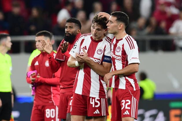 UEFA Champions League, Olympiacos Piraeus vs Real Madrid - Players of Olympiacos Piraeus react after the UEFA Champions League Phase matchday 5 soccer match between Olympiacos Piraeus and Real Madrid held at Georgios Karaiskakis Stadium in Piraeus, Greece, 26 November 2025. IMAGO ONE INCH PRODUCTIONS PIRAEUS Greece Copyright: xONExINCHxPRODUCTIONSx 6752166