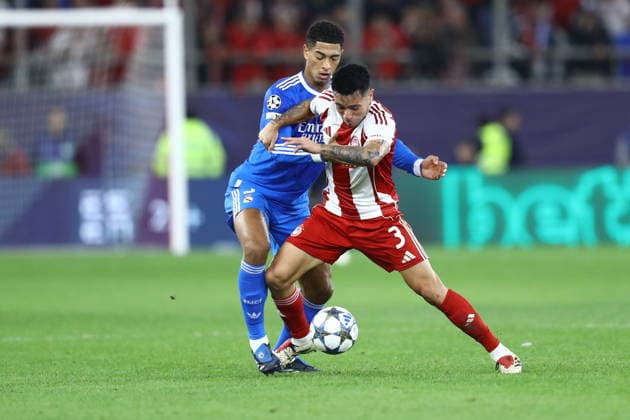 November 26, 2025, Piraeus, Piraeus, Greece: Francisco Ortega of Olympiacos and Jude Bellingham of Real Madrid CF in action during the UEFA Champions League 2025 26 League Phase MD5 match between Olympiacos FC and Real Madrid C.F. at Stadio Georgios Karaiskakis on November 26, 2025 in Piraeus, Greece. Piraeus Greece - ZUMAa181 20251126_zaa_a181_411 Copyright: xEurokinissix