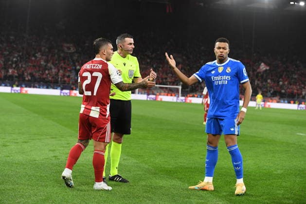 November 26, 2025, Piraeus, Piraeus, Greece: Kylian Mbappe of Real Madrid CF protests to Gabriel Strefezza of Olympiacos during the UEFA Champions League 2025 26 League Phase MD5 match between Olympiacos FC and Real Madrid C.F. at Stadio Georgios Karaiskakis on November 26, 2025 in Piraeus, Greece. Piraeus Greece - ZUMAa181 20251126_zaa_a181_412 Copyright: xEurokinissix