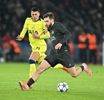 PSG v Tottenham Hotspur - UEFA Champions League PARIS, FRANCE - NOVEMBER 26: Khvicha Kvaratskhelia (R) of Paris Saint-Germain in action against Pedro Porro (L) of Tottenham Hotspur during the UEFA Champions League 2025 26 League Phase MD5 match between Paris Saint-Germain and Tottenham Hotspur F.C. at Parc des Princes in Paris, France. on November 26, 2025. Mustafa Yalcin Anadolu Paris France. Editorial use only. Please get in touch for any other usage.  Copyright: x2025xAnadoluxMustafaxYalcinx