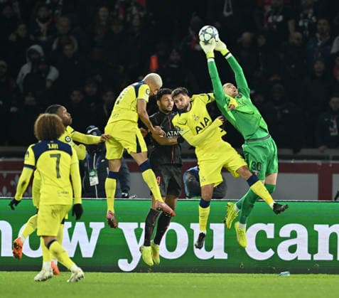 PSG v Tottenham Hotspur - UEFA Champions League PARIS, FRANCE - NOVEMBER 26: Richarlison (C) of Tottenham Hotspur in action during the UEFA Champions League 2025 26 League Phase MD5 match between Paris Saint-Germain and Tottenham Hotspur F.C. at Parc des Princes in Paris, France. on November 26, 2025. Mustafa Yalcin Anadolu Paris France. Editorial use only. Please get in touch for any other usage.  Copyright: x2025xAnadoluxMustafaxYalcinx