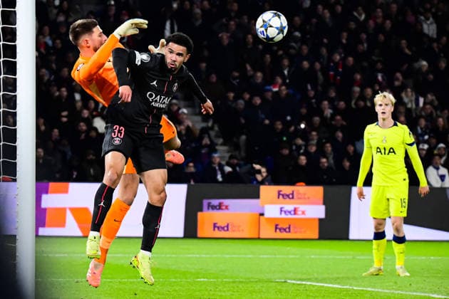 FOOTBALL : Paris Saint Germain vs Tottenham Hotspur Football Club - Ligue des Champions - Phase de Ligue - JournÃ e 5 - 26 11 2025 Warren Zaire-Emery (Paris SG) Guglielmo Vicario (Tottenham Hotspur) ParisFrance  Copyright: xBaptistexAutissierx
