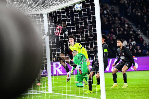 FOOTBALL : Paris Saint Germain vs Tottenham Hotspur Football Club - Ligue des Champions - Phase de Ligue - JournÃ e 5 - 26 11 2025 Willian Pacho (Paris SG) ParisFrance  Copyright: xBaptistexAutissierx