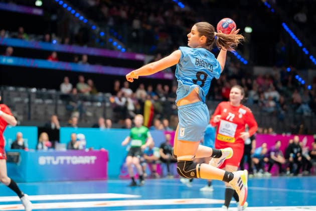 Handball I Women I World Championship I Preliminary round I 1 Matchday I Serbia Uruguay I 26 11 2025 Camila Bianco Castiella 8, Uruguay in the throw Stuttgart Porsche Arena Baden Württemberg Germany Copyright: xLobeca MaxxPetershansx