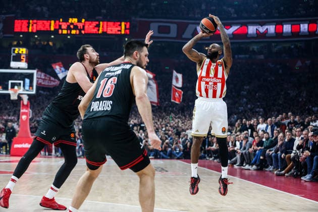 Crvena Zvezda v Olympiacos - EuroLeague BELGRADE, SERBIA - NOVEMBER 26: Codi Miller-McIntyre of Crvena Zvezda Meridianbet Belgrade during the EuroLeague Regular Season Round 13 match between Crvena Zvezda Meridianbet Belgrade and Olympiacos Piraeus at Belgrade Arena in Belgrade, Serbia on November 26, 2025. Filip Stevanovic Anadolu Belgrade Serbia. Editorial use only. Please get in touch for any other usage.  Copyright: x2025xAnadoluxFilipxStevanovicx