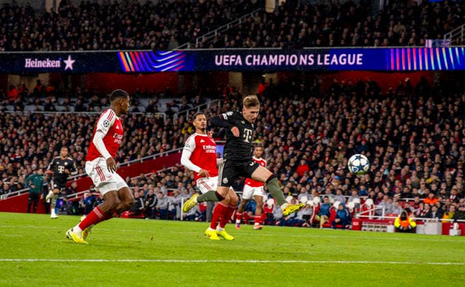 26 11 2025, Football UEFA Champions League 2025 2026 Preliminary Round 5 Matchday, FC Arsenal FC Bayern Munich, at Emirates Stadium London England , equalizer to 1 1 from Lennart Karl FC Bayern Munich
