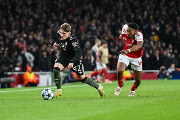 UEFA Champions League Arsenal FC FC Bayern Munich 26 11 2025 LONDON, ENGLAND 26 NOVEMBER Lennart KARL FC Bayern Munich 42 and Myles LEWIS SKELLY Arsenal FC 49 in the league match between Arsenal London and FC Bayern Munich on UEFA Champions League matchday 5 at Emirates Stadium on 26 11 2025 Copyright: xBEAUTIFULxSPORTS Goldbergx