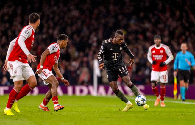 26 11 2025, Football UEFA Champions League 2025 2026 Preliminary Round 5 Matchday, FC Arsenal FC Bayern Munich, at the Emirates Stadium London England , re Nicolas Jackson FC Bayern Munich on the ball