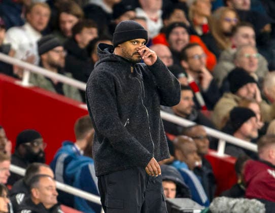 26 11 2025, Football UEFA Champions League 2025 2026 Preliminary Round 5 Matchday, FC Arsenal FC Bayern Munich, at the Emirates Stadium London England , Coach Vincent Kompany FC Bayern Munich pensive