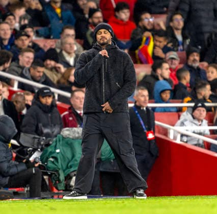 26 11 2025, Football UEFA Champions League 2025 2026 Preliminary Round 5 Matchday, FC Arsenal FC Bayern Munich, at the Emirates Stadium London England , Coach Vincent Kompany FC Bayern Munich pensive