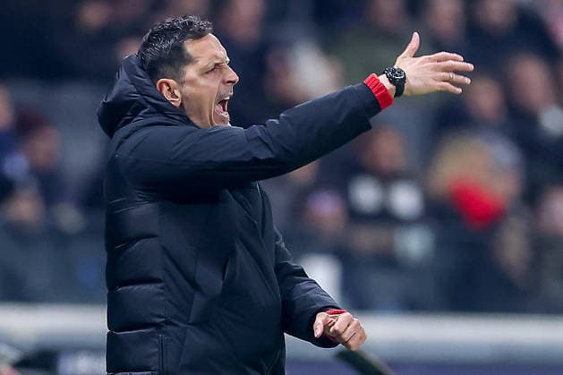 26 11 2025, Football, UEFA Champions League, Eintracht Frankfurt Atalanta Bergamo, Deutsche Bank Park Frankfurt am Main , Matchday 5, Season 2025 2026 Head coach Dino Toppmöller Eintracht Frankfurt hc gesticulating on the sidelines Regulations prohibit any use of photographs as image sequences and or quasi video Hessen Germany
