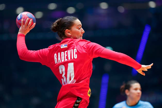 l r Dunja Radevic Serbia, 34 , 26 11 2025, 27TH IHF Womens Handball World Championship 2025, Serbia Uruguay, GER, Stuttgart, Porsche Arena Copyright: HMBxMedia xHeikoxBecker