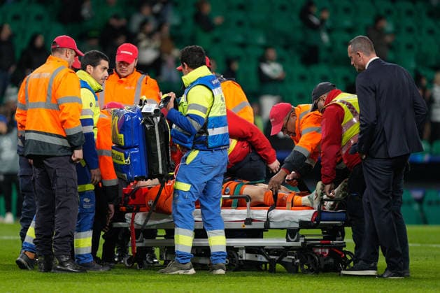 Football, CL, Sporting Lisbon - FC Brugge, injury to Jackers Nordin
