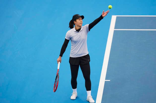CHENGDU, CHINA - NOVEMBER 26: Zheng Wushuang of China competes in the Women s Singles first round match against Hiromi Abe of Japan on day 3 of 2026 Australian Open Asia-Pacific Wildcard Playoffs at the Sichuan International Tennis Centre on November 26, 2025 in Chengdu, Sichuan Province of China.  Copyright: xVCGx 111606108151