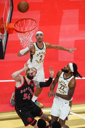 Indiana Pacers vs Toronto Raptors TORONTO, CANADA - NOVEMBER 26 : Isaiah Jackson (22) and Andrew Nembhard (2) of Indiana Pacers in action against Sandro Mamukelashvili (54) of Toronto Raptors during the 2025 Emirates NBA, Basketball Herren, USA Cup basketball game between Indiana Pacers and Toronto Raptors at the Scotiabank Arena on November 26, 2025 in Toronto, Ontario, Canada. Mert Alper Dervis Anadolu Ontario Canada. Editorial use only. Please get in touch for any other usage.  Copyright: x2025xAnadoluxMertxAlperxDervisx