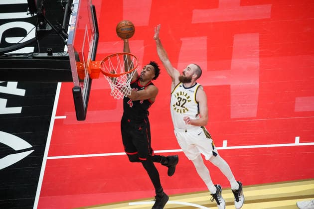 Indiana Pacers vs Toronto Raptors TORONTO, CANADA - NOVEMBER 26 : Scottie Barnes (4) of Toronto Raptors in action against Jay Huff (32) of Indiana Pacers during the 2025 Emirates NBA, Basketball Herren, USA Cup basketball game between Indiana Pacers and Toronto Raptors at the Scotiabank Arena on November 26, 2025 in Toronto, Ontario, Canada. Mert Alper Dervis Anadolu Ontario Canada. Editorial use only. Please get in touch for any other usage.  Copyright: x2025xAnadoluxMertxAlperxDervisx
