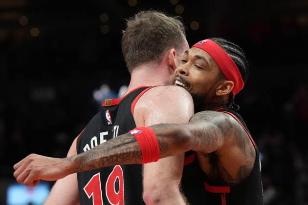 November 26, 2025, Toronto, On, CAN: Toronto Raptors forward Brandon Ingram (3) celebrates with Jakob Poeltl (19) at the final buzzer after his two point shot with 0.6 seconds left on the clock secured his team a 97-95 win over the Indiana Pacers in NBA, Basketball Herren, USA Cup basketball action in Toronto on Wednesday, November 26, 2025. Brandon Ingram; Jakob Poeltl  - ZUMAc35_ 20251126_zaf_c35_186 Copyright: xChrisxYoungx