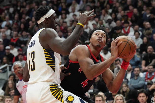 November 26, 2025, Toronto, On, CAN: Toronto Raptors forward Scottie Barnes (4) looks to shoot on Indiana Pacers forward Pascal Siakam (43) during first half NBA, Basketball Herren, USA Cup basketball action in Toronto on Wednesday, November 26, 2025. Scottie Barnes; Pascal Siakam  - ZUMAc35_ 20251126_zaf_c35_194 Copyright: xChrisxYoungx