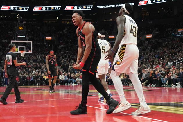 November 26, 2025, Toronto, On, CAN: Toronto Raptors forward Scottie Barnes (4) celebrates after a foul on Indiana Pacers forward Pascal Siakam (43) during first half NBA, Basketball Herren, USA Cup basketball action in Toronto on Wednesday, November 26, 2025. Scottie Barnes ; Pascal Siakam  - ZUMAc35_ 20251126_zaf_c35_193 Copyright: xChrisxYoungx