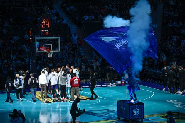 New York Knicks v Charlotte Hornets CHARLOTTE, USA - NOVEMBER 26: Charlotte Hornets team moment at the beginning of the New York Knicks vs Charlotte Hornets in Charlotte NC, United States on November 26, 2025. Peter Zay Anadolu Charlotte United States. Editorial use only. Please get in touch for any other usage.  Copyright: x2025xAnadoluxPeterxZayx