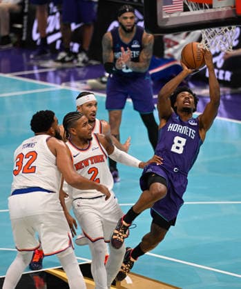 New York Knicks v Charlotte Hornets CHARLOTTE, USA - NOVEMBER 26: Charlotte Hornets Collin Sexton jumps during NBA, Basketball Herren, USA game between New York Knicks and Charlotte Hornets in Charlotte NC, United States on November 26, 2025 Peter Zay Anadolu Charlotte United States. Editorial use only. Please get in touch for any other usage.  Copyright: x2025xAnadoluxPeterxZayx
