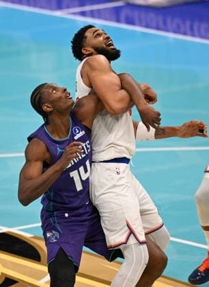 New York Knicks v Charlotte Hornets CHARLOTTE, USA - NOVEMBER 26: New York Knicks Karl-Anthony Towns and Charlotte Hornets player Moussa Diabate compete during NBA, Basketball Herren, USA game between New York Knicks and Charlotte Hornets in Charlotte NC, United States on November 26, 2025. Peter Zay Anadolu Charlotte United States. Editorial use only. Please get in touch for any other usage.  Copyright: x2025xAnadoluxPeterxZayx