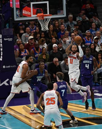 New York Knicks v Charlotte Hornets CHARLOTTE, USA - NOVEMBER 26: New York Knicks Jalen Brunson jumps with the ball during NBA, Basketball Herren, USA game between New York Knicks and Charlotte Hornets in Charlotte NC, United States on November 26, 2025. Peter Zay Anadolu Charlotte United States. Editorial use only. Please get in touch for any other usage.  Copyright: x2025xAnadoluxPeterxZayx