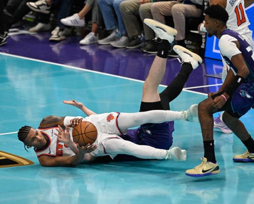 New York Knicks v Charlotte Hornets CHARLOTTE, USA - NOVEMBER 26: New York Knicks Miles McBride is seen on the floor during NBA, Basketball Herren, USA game between New York Knicks and Charlotte Hornets in Charlotte NC, United States on November 26, 2025. Peter Zay Anadolu Charlotte United States. Editorial use only. Please get in touch for any other usage.  Copyright: x2025xAnadoluxPeterxZayx