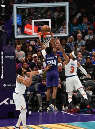 New York Knicks v Charlotte Hornets CHARLOTTE, USA - NOVEMBER 26: New York Knicks Josh Hart vs Charlotte Hornets Brandon Miller in Charlotte NC, United States on November 26, 2025. Peter Zay Anadolu Charlotte United States. Editorial use only. Please get in touch for any other usage.  Copyright: x2025xAnadoluxPeterxZayx