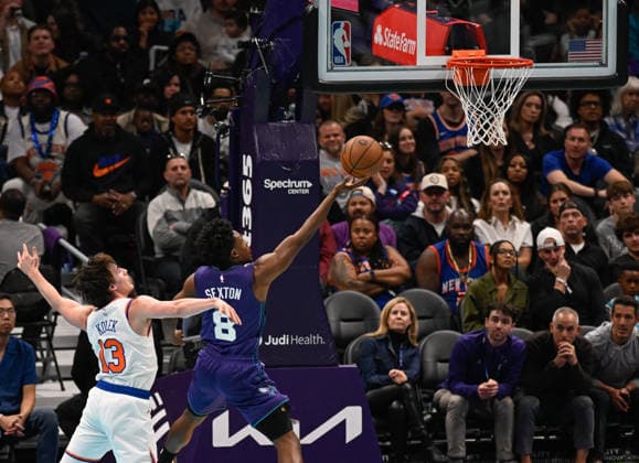 New York Knicks v Charlotte Hornets CHARLOTTE, USA - NOVEMBER 26: New York Knicks Tyler Kolek vs Charlotte Hornets Collin Sexton in Charlotte NC, United States on November 26, 2025 Peter Zay Anadolu Charlotte United States. Editorial use only. Please get in touch for any other usage.  Copyright: x2025xAnadoluxPeterxZayx