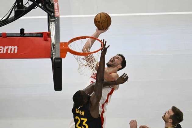 NBA, Basketball Herren, USA Houston Rockets vs Golden State Warriors in San Francisco SAN FRANCISCO, CALIFORNIA - NOV 26: Alperen Sengun (28) of Rockets goes for basket during the NBA game 8 between Houston Rockets and Golden State Warriors in San Francisco at Chase Center on November 26, 2025 in San Francisco, California, United States. Tayfun Coskun Anadolu California United States. Editorial use only. Please get in touch for any other usage.  Copyright: x2025xAnadoluxTayfunxCoskunx