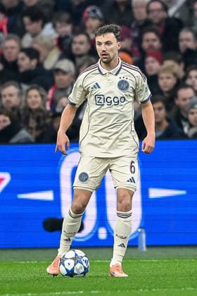 25 11 2025, Football UEFA Champions League, Season 2025 2026, Group stage, 05 Matchday, Ajax Amsterdam Benfica Lisbon in the Johan Cruijff ArenA in Amsterdam Youri Regeer Ajax Amsterdam, 06 on the ball Photo Kirchner Media Thomas Haesler Copyright: xKirchner-Media ThomasxHaeslerx