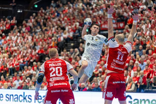 Aalborg Handball v HBC Nantes, EHF Champions League, Aalborg, Denmark Aalborg, Denmark. 26th, November 2025. Aymeric Minne (4) of HBC Nantes seen during the EHF Champions League match between Aalborg Handball and HBC Nantes at Sparekassen Danmark Arena in Aalborg. Denmark, Aalborg  Copyright: xGonzalesxPhoto MadsxAndersenx