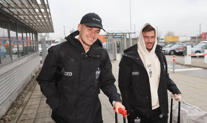 Deventer , Europa League Go Ahead Eagles Deventer vs VfB Stuttgart , Departure in Stuttgart , Right Pascal Stenzeöl