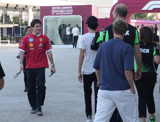Formula 1 Qatar Airways Qatar Grand Prix 2025 27 11 2025, Losail International Circuit, Doha, Formula 1 Qatar Airways Qatar Grand Prix 2025 ,in the picture Charles Leclerc MCO , Scuderia Ferrari HP, Gabriel Bortoleto BRA , Stake F1 Team Kick Sauber nordphotoxGmbHx xBratic nph00250
